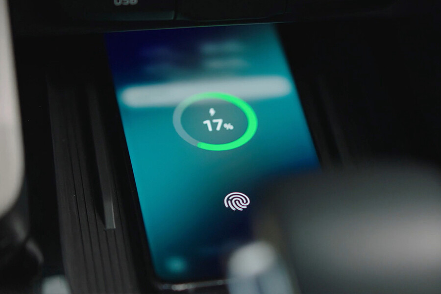 Cargador inalámbrico para smartphones con función de enfriamiento
